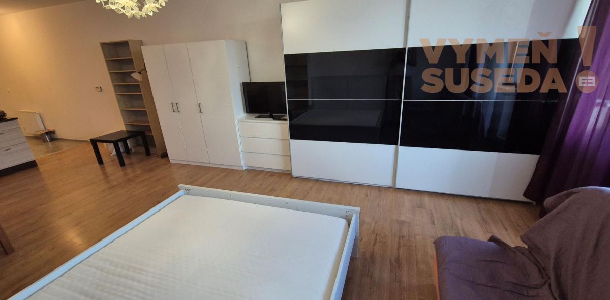 VYMEŇ SUSEDA! –  PRENÁJOM 1 IZB. BYTU S BALKÓNOM /44 m2/ NA RAČIANSKEJ ULICI – MANHATTAN., BA III.