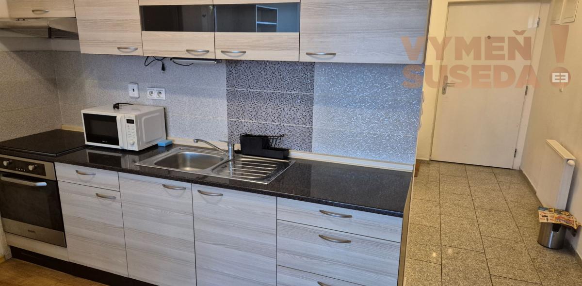 VYMEŇ SUSEDA! –  PRENÁJOM 1 IZB. BYTU S BALKÓNOM /44 m2/ NA RAČIANSKEJ ULICI – MANHATTAN., BA III.