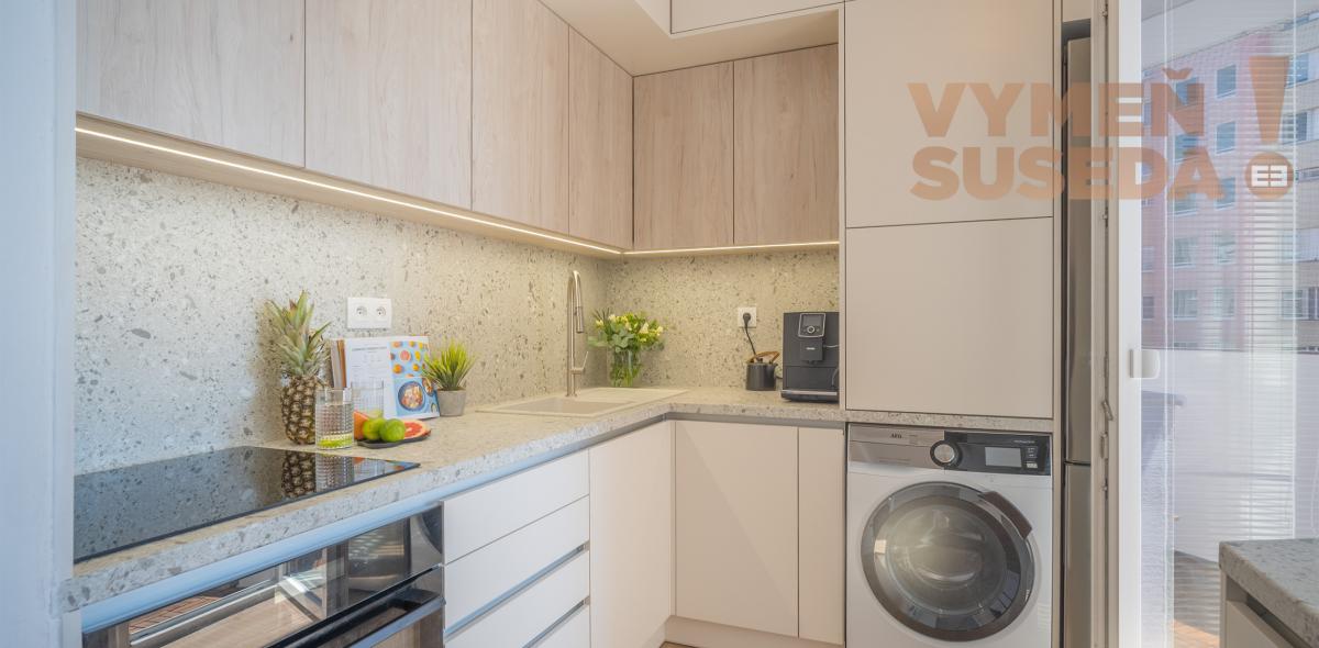 PREDANÉ - VÝNIMOČNÝ 2 IZB. ZREKONŠTRUOVANÝ BYT s BALKÓNOM, VYHĽADÁVANÁ LOKALITA, LACHOVÁ UL., BA V.