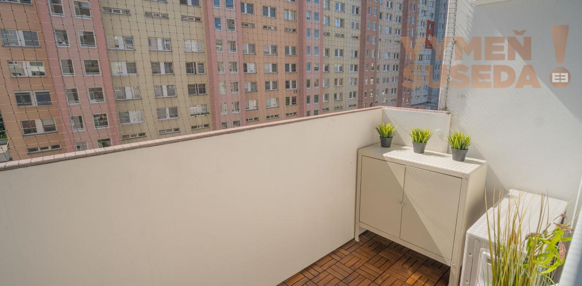 PREDANÉ - VÝNIMOČNÝ 2 IZB. ZREKONŠTRUOVANÝ BYT s BALKÓNOM, VYHĽADÁVANÁ LOKALITA, LACHOVÁ UL., BA V.