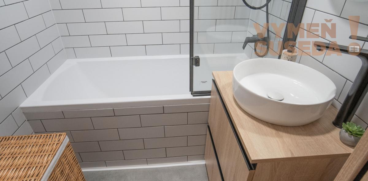 PREDANÉ - VÝNIMOČNÝ 2 IZB. ZREKONŠTRUOVANÝ BYT s BALKÓNOM, VYHĽADÁVANÁ LOKALITA, LACHOVÁ UL., BA V.