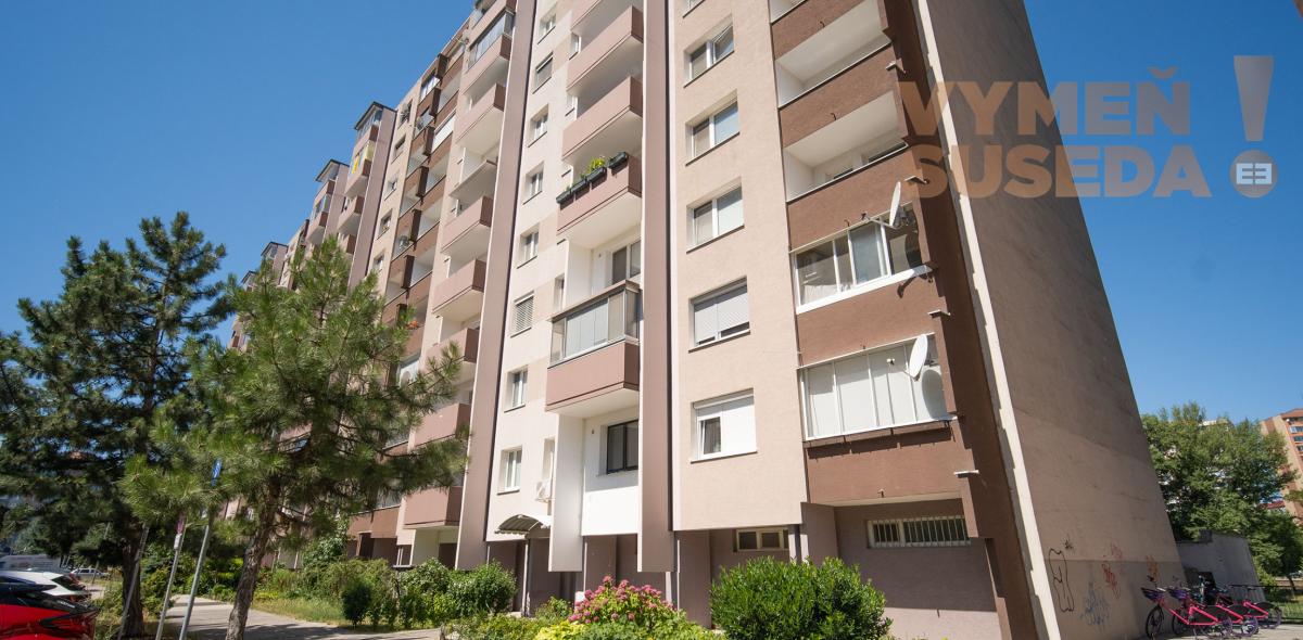 PREDANÉ - VÝNIMOČNÝ 2 IZB. ZREKONŠTRUOVANÝ BYT s BALKÓNOM, VYHĽADÁVANÁ LOKALITA, LACHOVÁ UL., BA V.