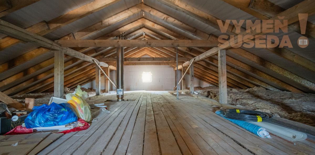 VYMEŇ SUSEDA! – VÝNIMOČNE VEĽKÝ 4 IZB. RODINNÝ DOM S KRÁSNYM POZEMKOM V SLEPEJ ULICI, MILOSLAVOV