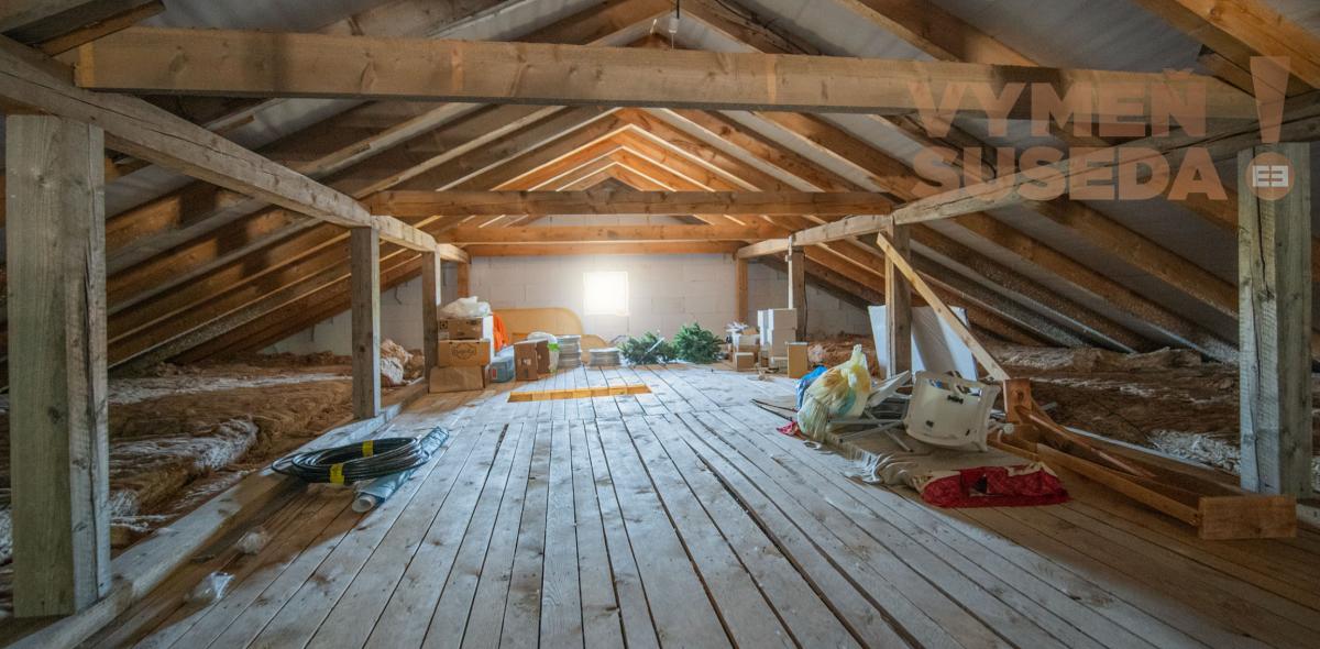 VYMEŇ SUSEDA! – VÝNIMOČNE VEĽKÝ 4 IZB. RODINNÝ DOM S KRÁSNYM POZEMKOM V SLEPEJ ULICI, MILOSLAVOV