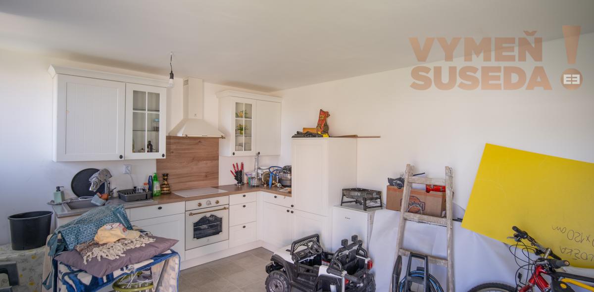 VYMEŇ SUSEDA! – VÝNIMOČNE VEĽKÝ 4 IZB. RODINNÝ DOM S KRÁSNYM POZEMKOM V SLEPEJ ULICI, MILOSLAVOV