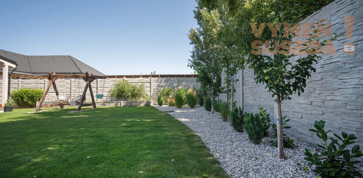 VYMEŇ SUSEDA! – VÝNIMOČNE VEĽKÝ 4 IZB. RODINNÝ DOM S KRÁSNYM POZEMKOM V SLEPEJ ULICI, MILOSLAVOV