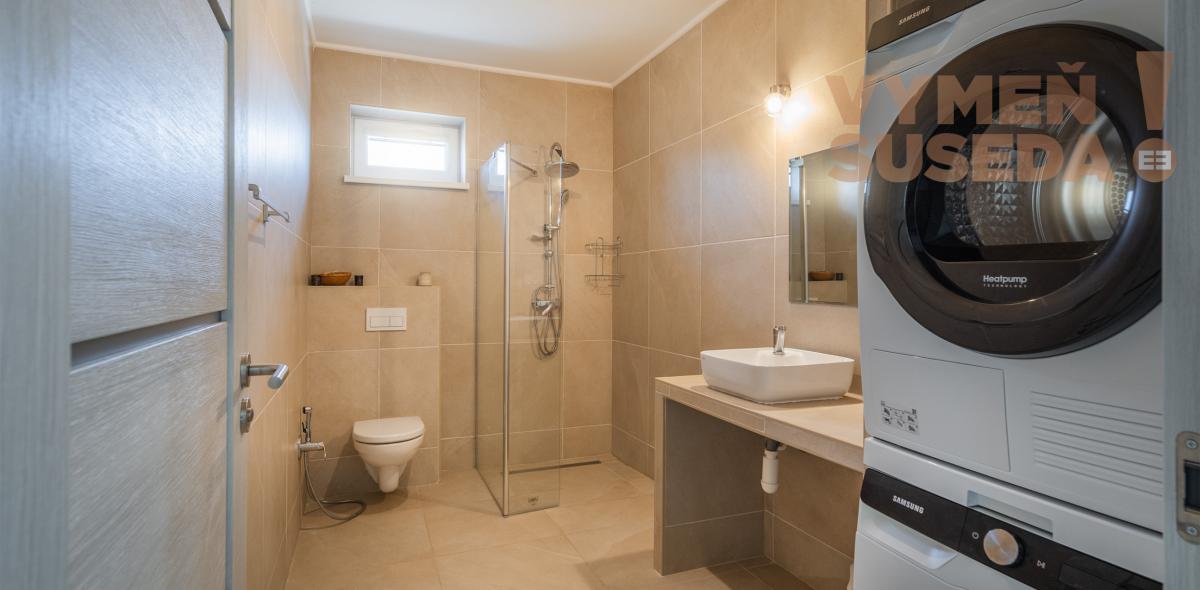 VYMEŇ SUSEDA! – VÝNIMOČNE VEĽKÝ 4 IZB. RODINNÝ DOM S KRÁSNYM POZEMKOM V SLEPEJ ULICI, MILOSLAVOV