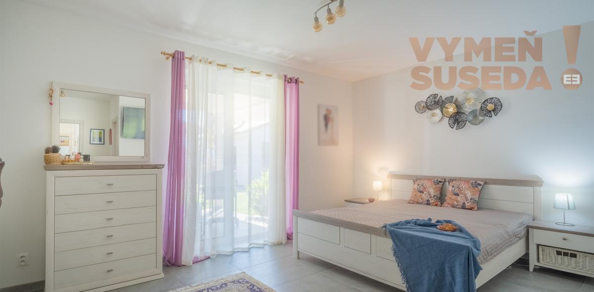 VYMEŇ SUSEDA! – VÝNIMOČNE VEĽKÝ 4 IZB. RODINNÝ DOM S KRÁSNYM POZEMKOM V SLEPEJ ULICI, MILOSLAVOV