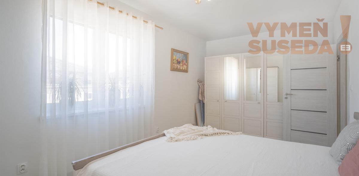 VYMEŇ SUSEDA! – VÝNIMOČNE VEĽKÝ 4 IZB. RODINNÝ DOM S KRÁSNYM POZEMKOM V SLEPEJ ULICI, MILOSLAVOV