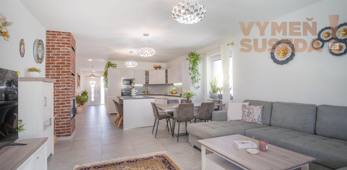 VYMEŇ SUSEDA! – VÝNIMOČNE VEĽKÝ 4 IZB. RODINNÝ DOM S KRÁSNYM POZEMKOM V SLEPEJ ULICI, MILOSLAVOV