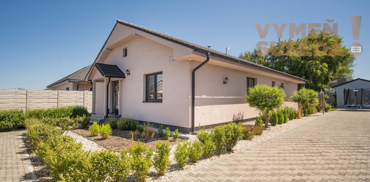 VYMEŇ SUSEDA! – VÝNIMOČNE VEĽKÝ 4 IZB. RODINNÝ DOM S KRÁSNYM POZEMKOM V SLEPEJ ULICI, MILOSLAVOV