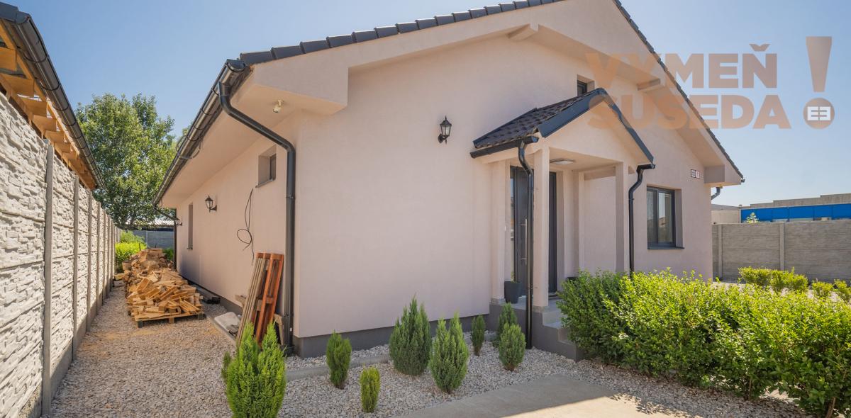 VYMEŇ SUSEDA! – VÝNIMOČNE VEĽKÝ 4 IZB. RODINNÝ DOM S KRÁSNYM POZEMKOM V SLEPEJ ULICI, MILOSLAVOV