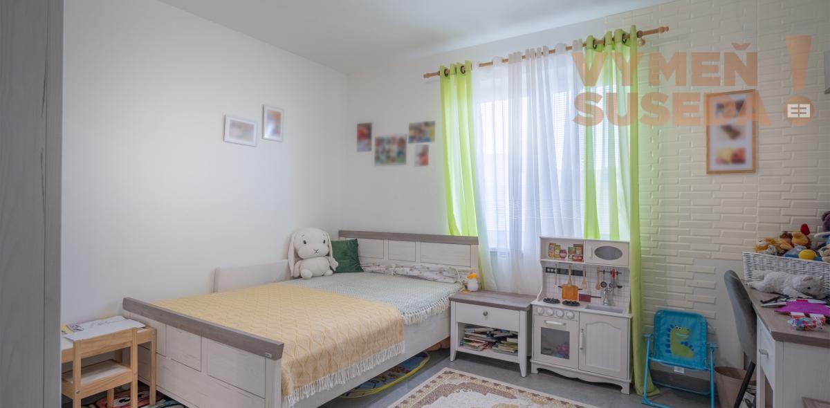 VYMEŇ SUSEDA! – VÝNIMOČNE VEĽKÝ 4 IZB. RODINNÝ DOM S KRÁSNYM POZEMKOM V SLEPEJ ULICI, MILOSLAVOV