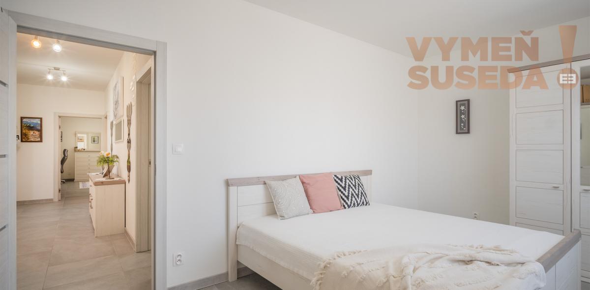 VYMEŇ SUSEDA! – VÝNIMOČNE VEĽKÝ 4 IZB. RODINNÝ DOM S KRÁSNYM POZEMKOM V SLEPEJ ULICI, MILOSLAVOV