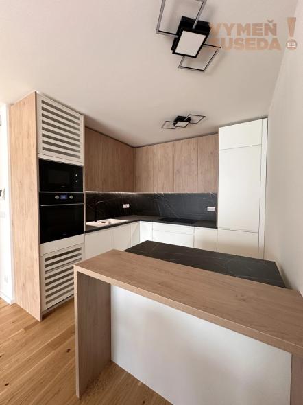 VYMEŇ SUSEDA! – VÝNIMOČNÝ, PRIESTRANNÝ 2 IZB.  BYT S BALKÓNOM A PIVNICOU, KOŠICKÁ UL., RUŽINOV, BA II