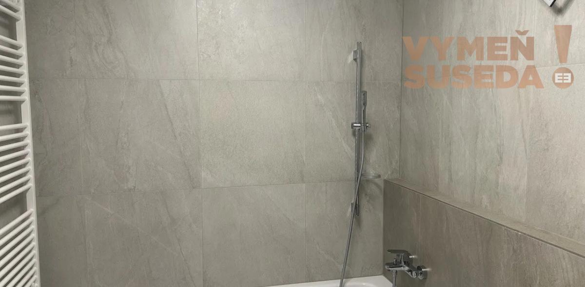 VYMEŇ SUSEDA! – VÝNIMOČNÝ, PRIESTRANNÝ 2 IZB.  BYT S BALKÓNOM A PIVNICOU, KOŠICKÁ UL., RUŽINOV, BA II