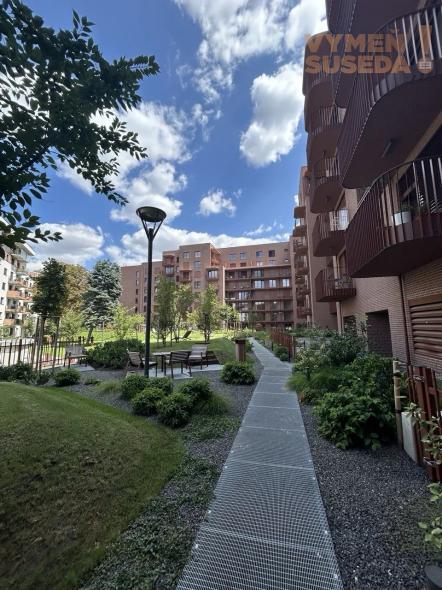 VYMEŇ SUSEDA! – VÝNIMOČNÝ, PRIESTRANNÝ 2 IZB.  BYT S BALKÓNOM A PIVNICOU, KOŠICKÁ UL., RUŽINOV, BA II