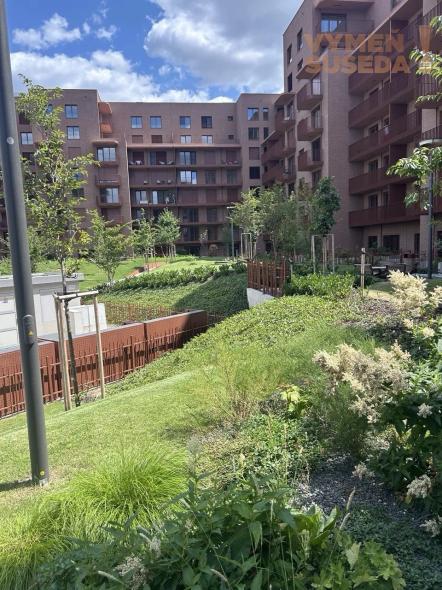 VYMEŇ SUSEDA! – VÝNIMOČNÝ, PRIESTRANNÝ 2 IZB.  BYT S BALKÓNOM A PIVNICOU, KOŠICKÁ UL., RUŽINOV, BA II