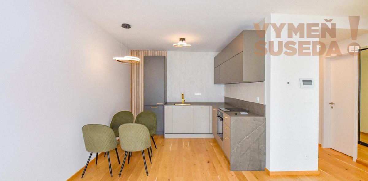 VYMEŇ SUSEDA! – VÝNIMOČNÝ, PRIESTRANNÝ 2 IZB.  BYT S BALKÓNOM A PIVNICOU, KOŠICKÁ UL., RUŽINOV, BA II