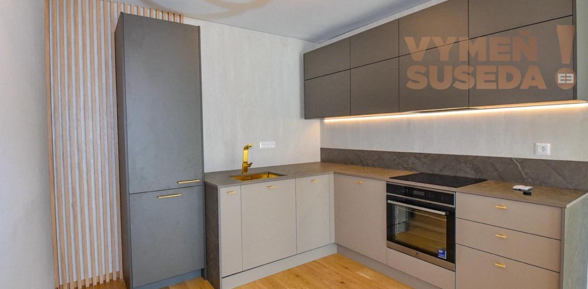 VYMEŇ SUSEDA! – VÝNIMOČNÝ, PRIESTRANNÝ 2 IZB.  BYT S BALKÓNOM A PIVNICOU, KOŠICKÁ UL., RUŽINOV, BA II