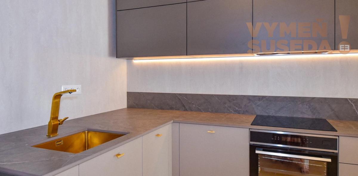 VYMEŇ SUSEDA! – VÝNIMOČNÝ, PRIESTRANNÝ 2 IZB.  BYT S BALKÓNOM A PIVNICOU, KOŠICKÁ UL., RUŽINOV, BA II