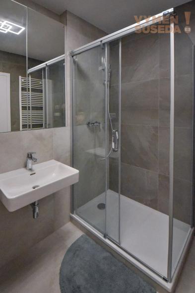 VYMEŇ SUSEDA! – VÝNIMOČNÝ, PRIESTRANNÝ 2 IZB.  BYT S BALKÓNOM A PIVNICOU, KOŠICKÁ UL., RUŽINOV, BA II