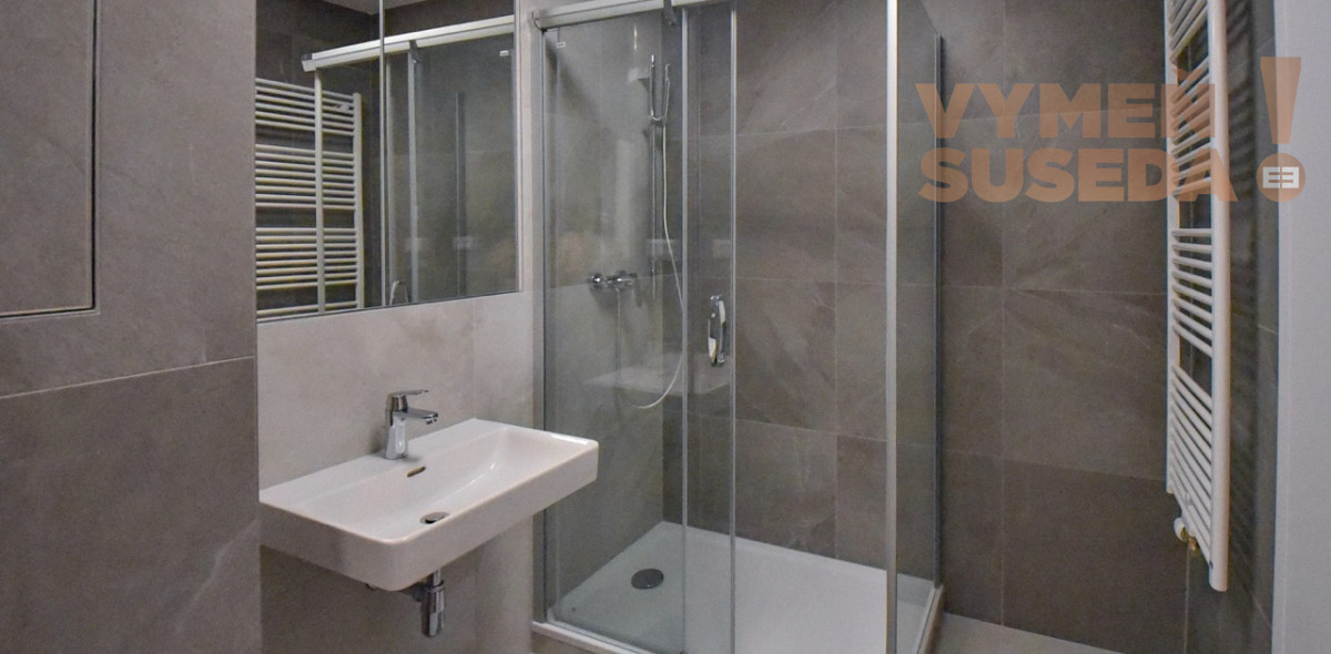 VYMEŇ SUSEDA! – VÝNIMOČNÝ, PRIESTRANNÝ 2 IZB.  BYT S BALKÓNOM A PIVNICOU, KOŠICKÁ UL., RUŽINOV, BA II