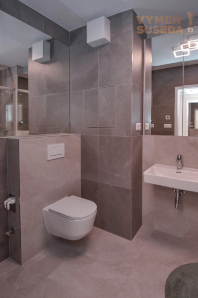 VYMEŇ SUSEDA! – VÝNIMOČNÝ, PRIESTRANNÝ 2 IZB.  BYT S BALKÓNOM A PIVNICOU, KOŠICKÁ UL., RUŽINOV, BA II