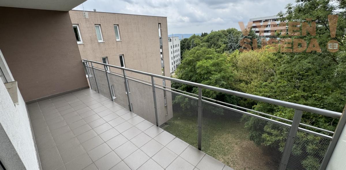 VYMEŇ SUSEDA! – VÝNIMOČNÝ 2 IZB. ZARIADENÝ BYT S TERASOU, KLENOVÁ UL., BA III, NOVÉ MESTO - KRAMÁRE