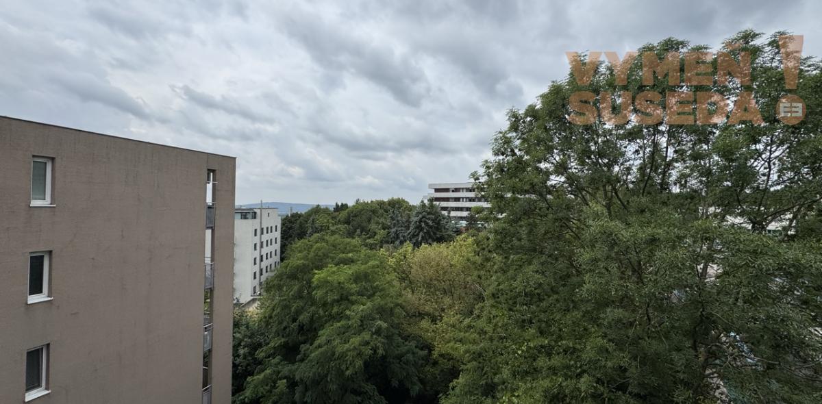 VYMEŇ SUSEDA! – VÝNIMOČNÝ 2 IZB. ZARIADENÝ BYT S TERASOU, KLENOVÁ UL., BA III, NOVÉ MESTO - KRAMÁRE