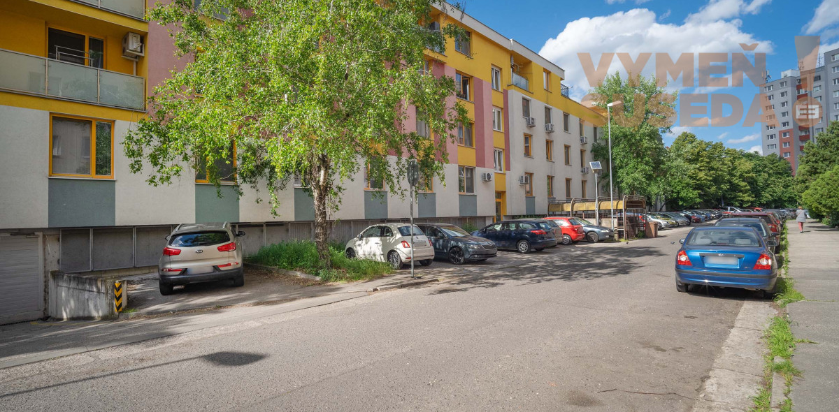 PREDANÉ! - NA PREDAJ 1-IZBOVÝ APARTMÁN S INVESTIČNÝM POTENCIÁLOM V KOMPLEXE ABA 1, BETLIARSKA UL., BA V. – PETRŽALKA