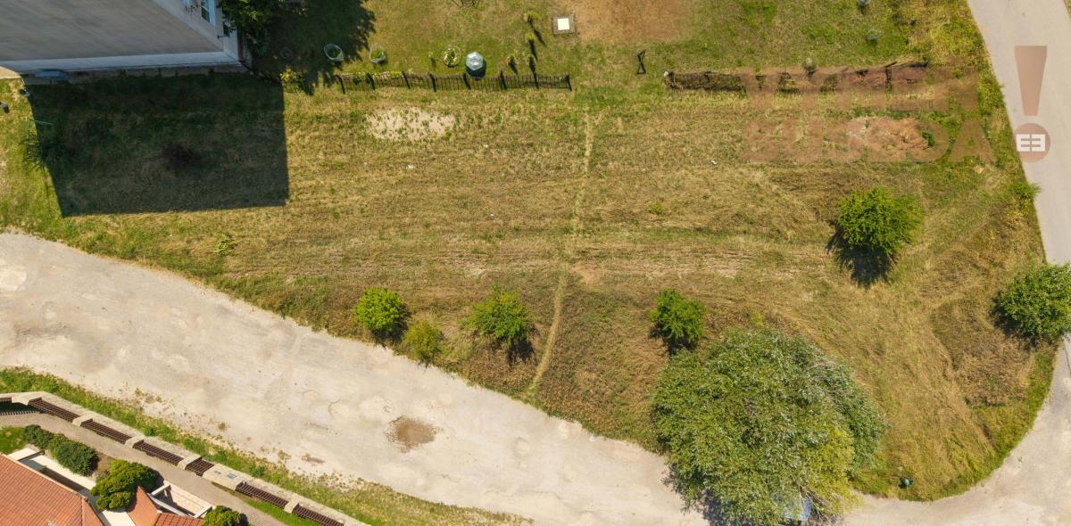 VYMEŇ SUSEDA! - Výnimočný, stavebný pozemok na predaj 1154.00 m2 + podiel na ceste, všetky IS, Stupava.