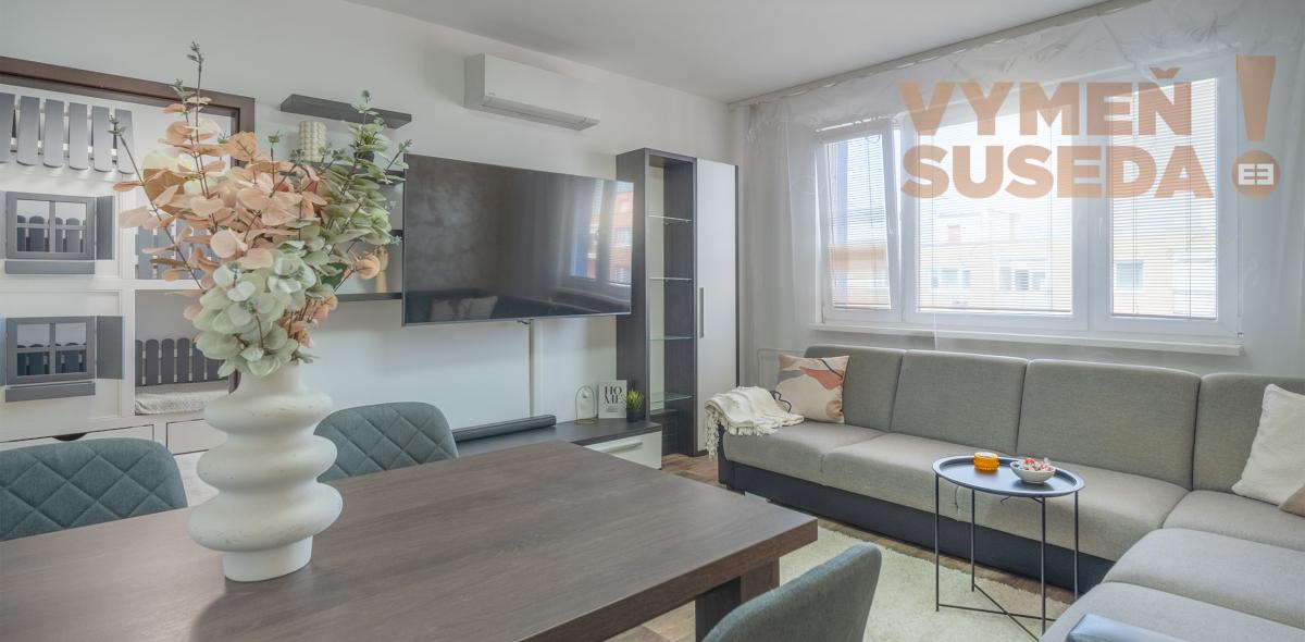 PREDANÉ! – Zrekonštruovaný, zariadený a slnečný 3 izb.byt so zasklenou loggiou Šala – Veča, Narcisová ulica.