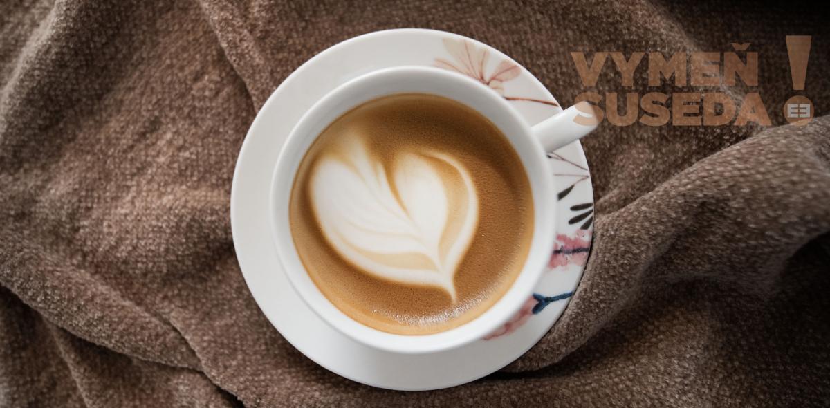 PREDANÉ! – Zrekonštruovaný, zariadený a slnečný 3 izb.byt so zasklenou loggiou Šala – Veča, Narcisová ulica.