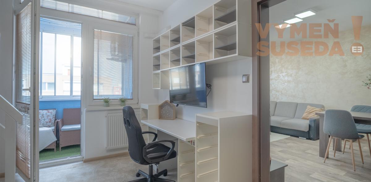 PREDANÉ! – Zrekonštruovaný, zariadený a slnečný 3 izb.byt so zasklenou loggiou Šala – Veča, Narcisová ulica.