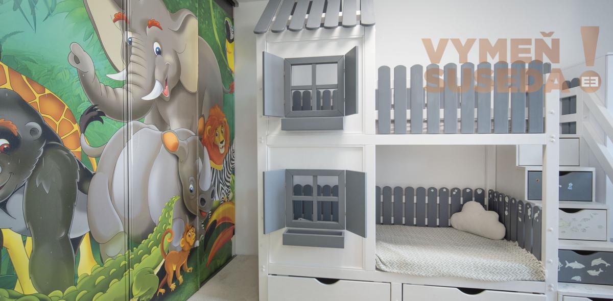 PREDANÉ! – Zrekonštruovaný, zariadený a slnečný 3 izb.byt so zasklenou loggiou Šala – Veča, Narcisová ulica.