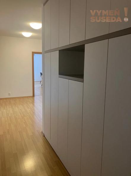 VYMEŇ SUSEDA! – VÝNIMOČNÝ 4 IZB. ZARIADENÝ BYT S DVOMA LOGGIAMI, PAŽÍTKOVÁ UL., BRATISLAVA II, RUŽINOV