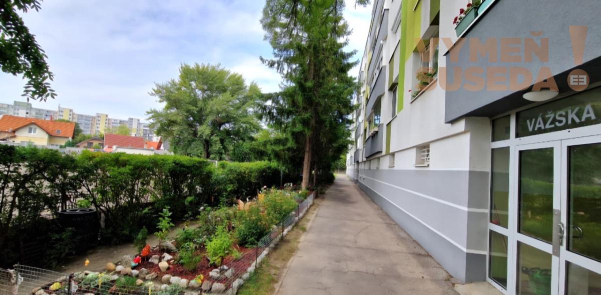 PRENAJATÉ! 3. IZB. KOMPLETNE ZARIADENÉHO SLNEČNÉHO BYTU, VÁŽSKA UL., BA II VRAKUŇA.