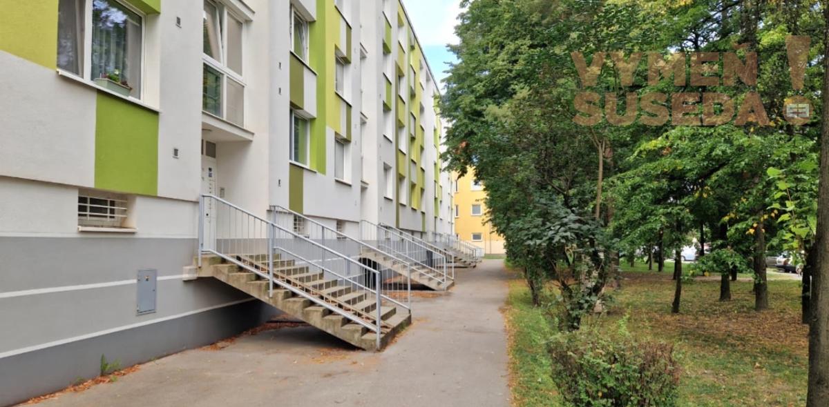 PRENAJATÉ! 3. IZB. KOMPLETNE ZARIADENÉHO SLNEČNÉHO BYTU, VÁŽSKA UL., BA II VRAKUŇA.