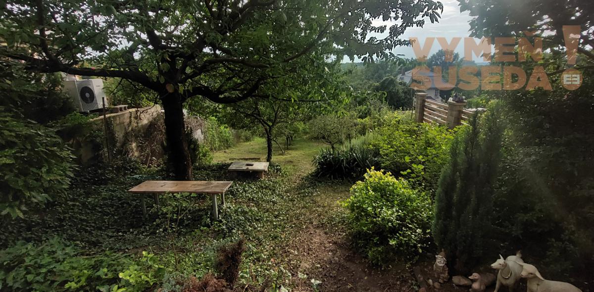 REZERVOVANÉ! - VÝNIMOČNÁ REKREAČNÁ CHATA, POZEMOK 395.00 m2 - ULICA NAD VINOHRADMI., BA IV – DNV.