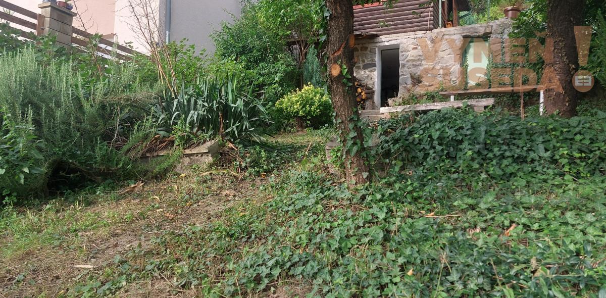 REZERVOVANÉ! - VÝNIMOČNÁ REKREAČNÁ CHATA, POZEMOK 395.00 m2 - ULICA NAD VINOHRADMI., BA IV – DNV.