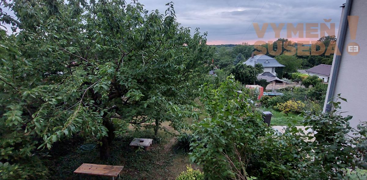 REZERVOVANÉ! - VÝNIMOČNÁ REKREAČNÁ CHATA, POZEMOK 395.00 m2 - ULICA NAD VINOHRADMI., BA IV – DNV.