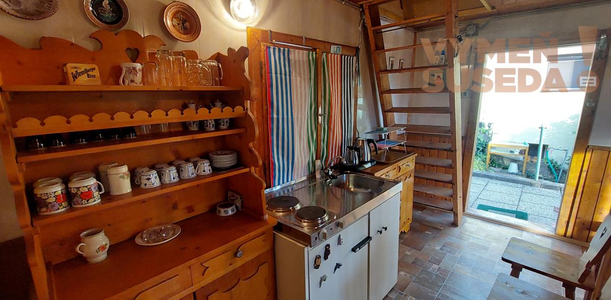 REZERVOVANÉ! - VÝNIMOČNÁ REKREAČNÁ CHATA, POZEMOK 395.00 m2 - ULICA NAD VINOHRADMI., BA IV – DNV.