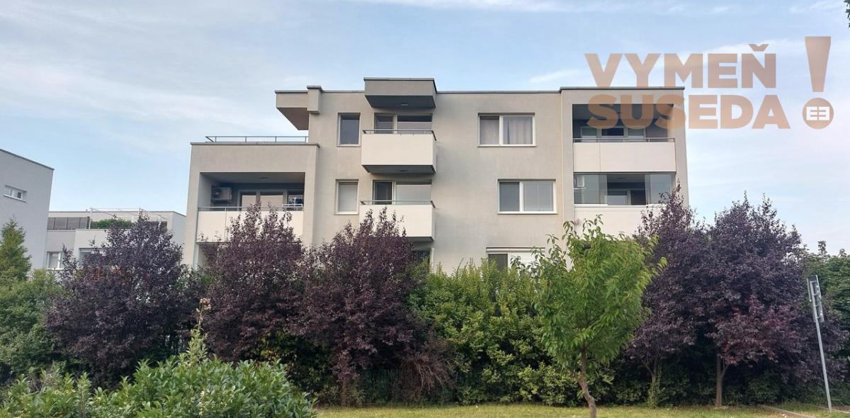 VYMEŇ SUSEDA! - VÝNIMOČNÝ 3 IZB. KOMPLETNE ZARIADENÝ BYT s parkovaním, obec Dunajská Lužná