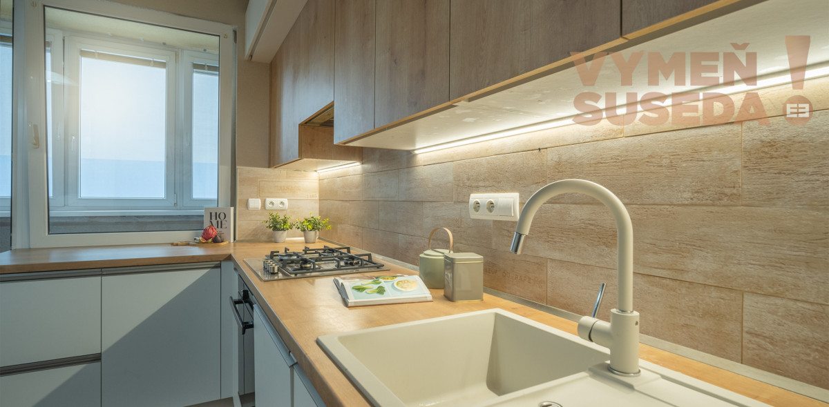 REZERVOVANÉ! - VÝNIMOČNÝ 4 IZB. ZREKONŠTRUOVANÝ BYT s LOGGIOU, VYHĽADÁVANÁ LOKALITA PETRŽALKA, SMOLENICKÁ UL., BA V.