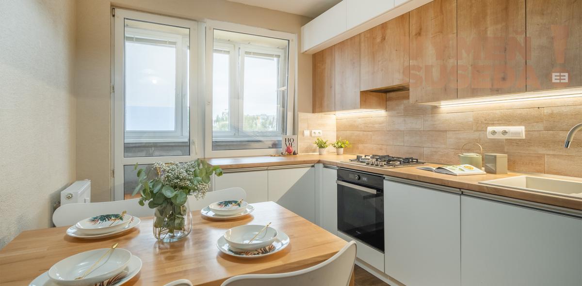 REZERVOVANÉ! - VÝNIMOČNÝ 4 IZB. ZREKONŠTRUOVANÝ BYT s LOGGIOU, VYHĽADÁVANÁ LOKALITA PETRŽALKA, SMOLENICKÁ UL., BA V.