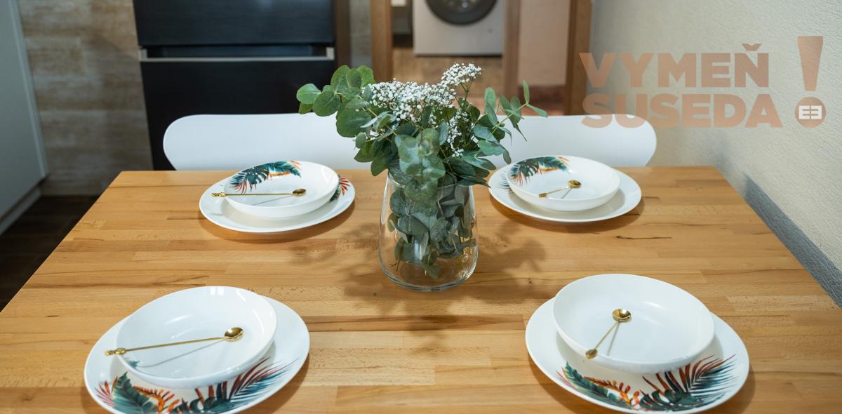 REZERVOVANÉ! - VÝNIMOČNÝ 4 IZB. ZREKONŠTRUOVANÝ BYT s LOGGIOU, VYHĽADÁVANÁ LOKALITA PETRŽALKA, SMOLENICKÁ UL., BA V.