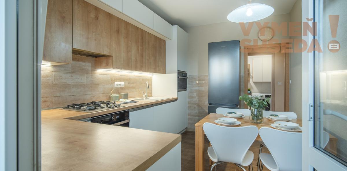 REZERVOVANÉ! - VÝNIMOČNÝ 4 IZB. ZREKONŠTRUOVANÝ BYT s LOGGIOU, VYHĽADÁVANÁ LOKALITA PETRŽALKA, SMOLENICKÁ UL., BA V.