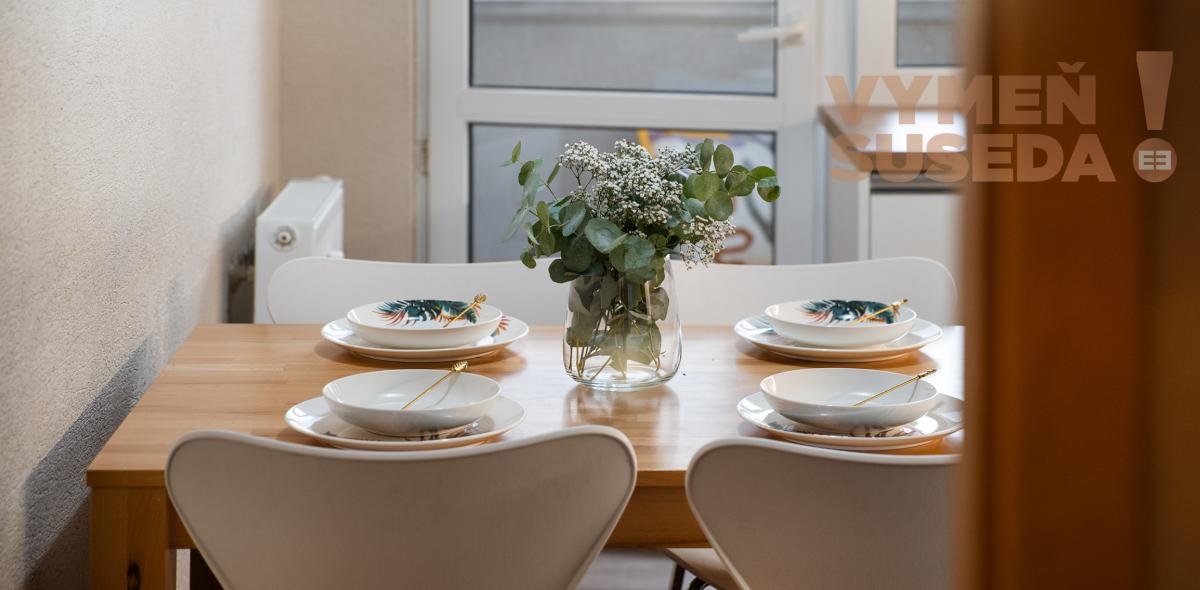 REZERVOVANÉ! - VÝNIMOČNÝ 4 IZB. ZREKONŠTRUOVANÝ BYT s LOGGIOU, VYHĽADÁVANÁ LOKALITA PETRŽALKA, SMOLENICKÁ UL., BA V.