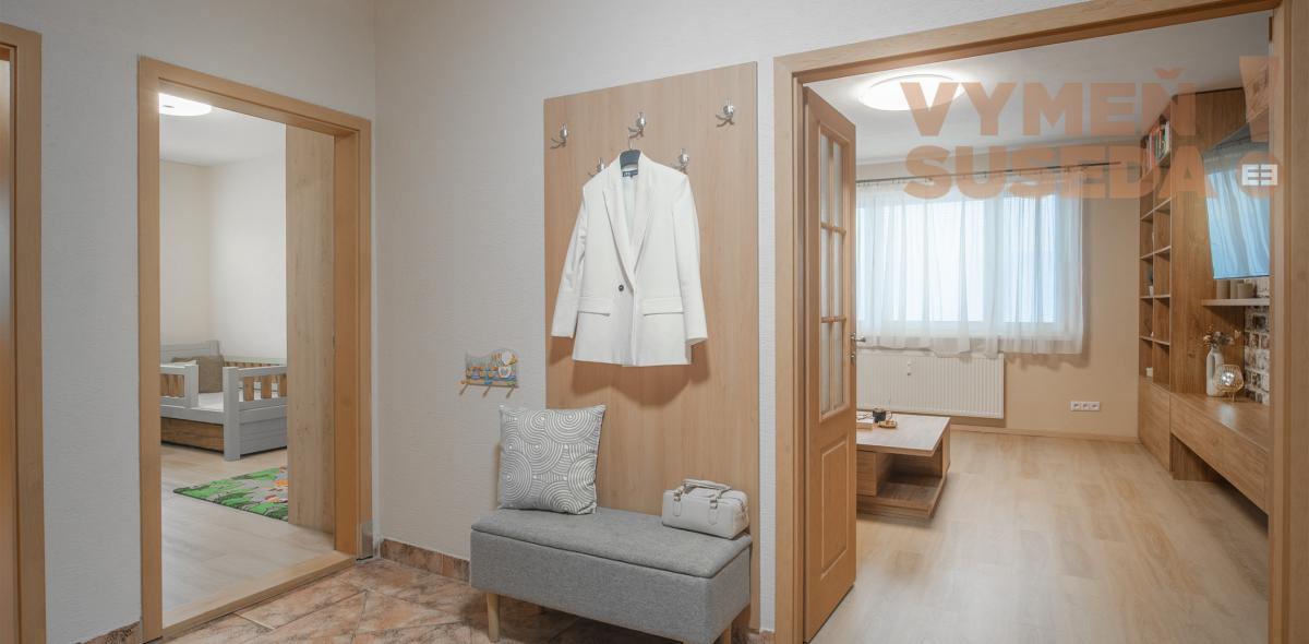 REZERVOVANÉ! - VÝNIMOČNÝ 4 IZB. ZREKONŠTRUOVANÝ BYT s LOGGIOU, VYHĽADÁVANÁ LOKALITA PETRŽALKA, SMOLENICKÁ UL., BA V.